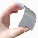 Vue de la carte NFC tenue en main